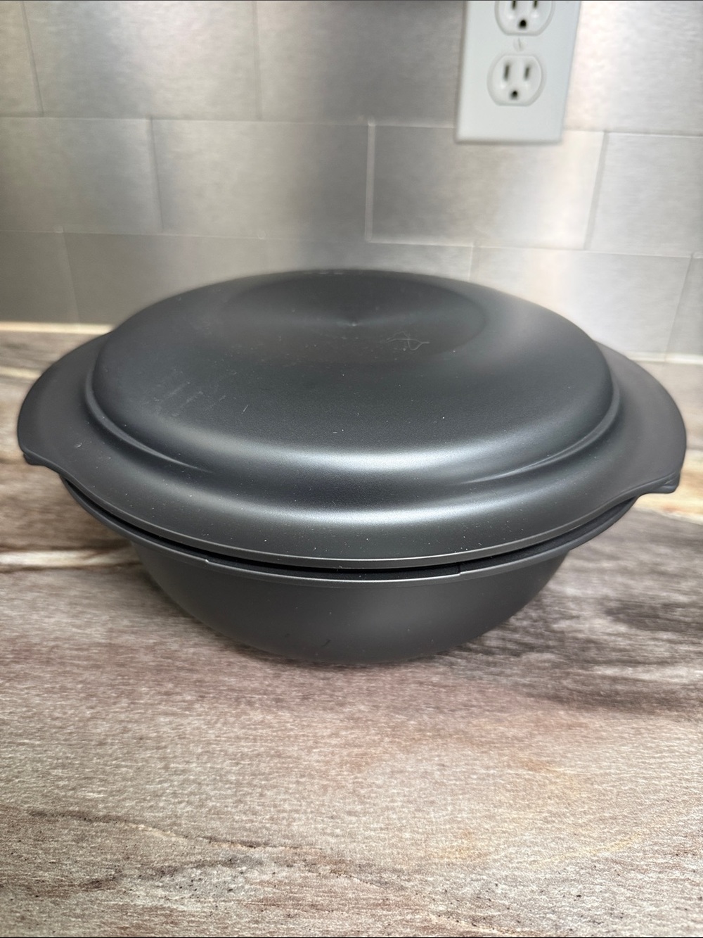 Tupperware Ultra Pro Round Pan With Lid